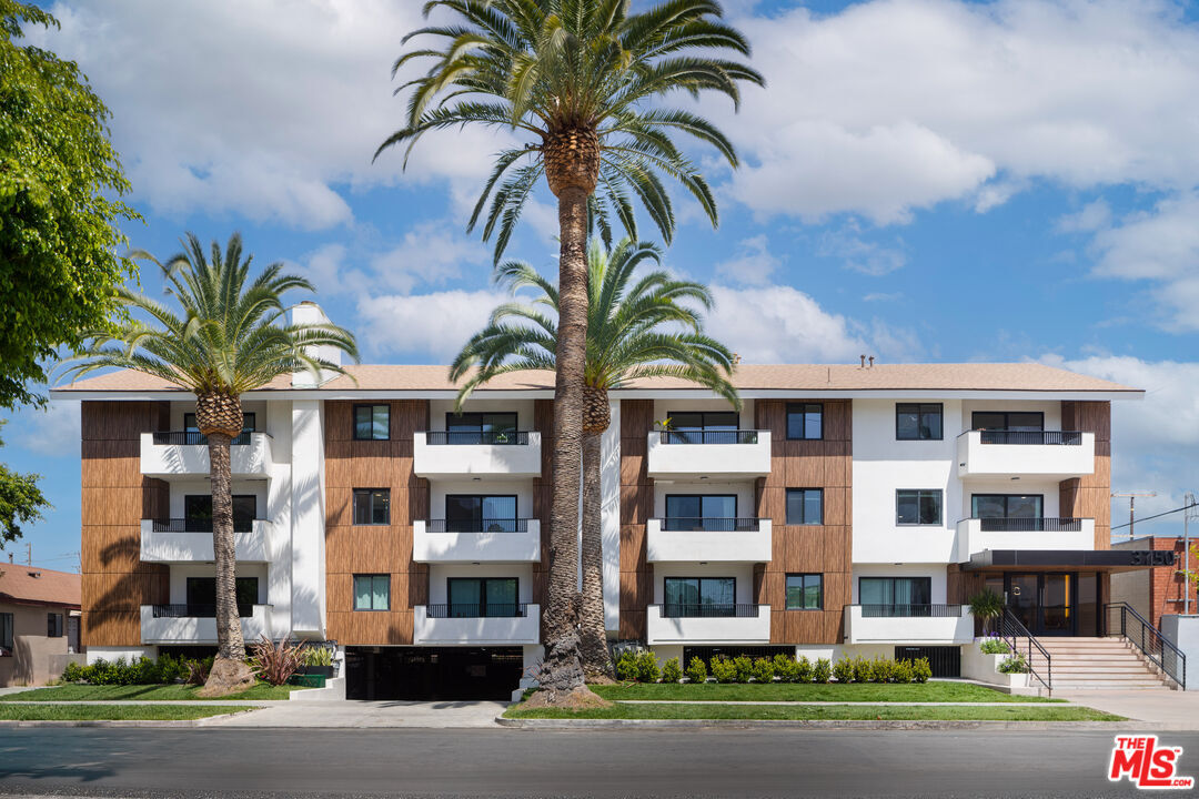 Property Photo:  3750 Glendon Ave, Unit 32  CA 90034 