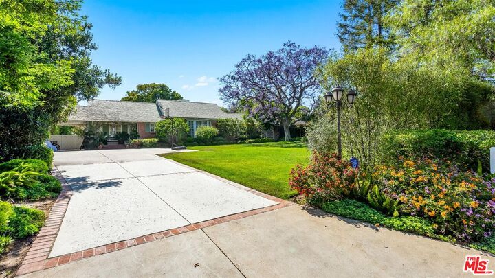Property Photo:  511 N Bristol Ave  CA 90049 