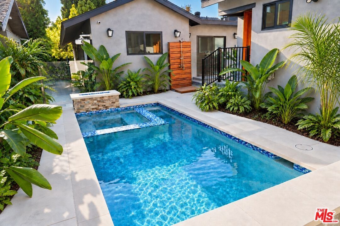 Property Photo: 1554 La Baig Ave CA 90028