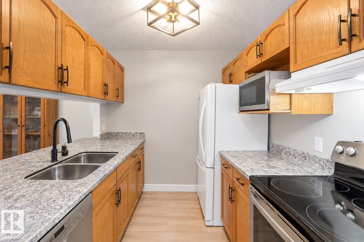 Property Photo: #329 17447 98A Av NW AB T5T 6M4