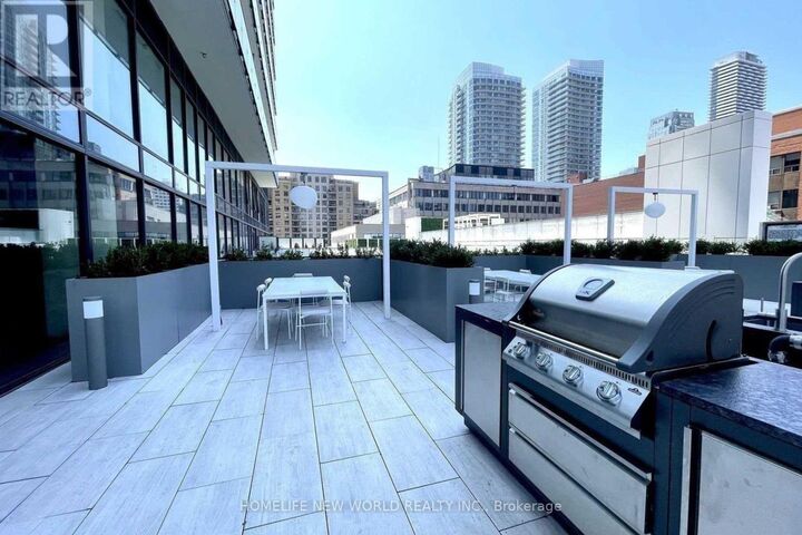 Property Photo: 161 Roehampton Ave Avenue 2805 ON M4P 0C8