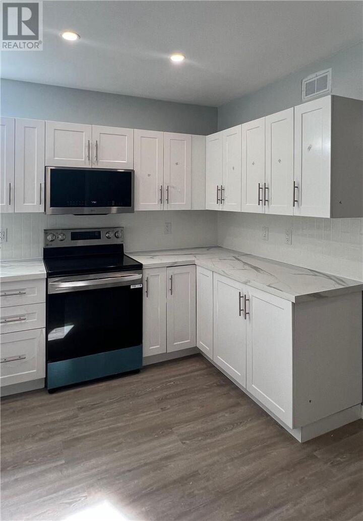 Property Photo:  174 Jeanine Street Unit# Lower  ON P3P 0E8 