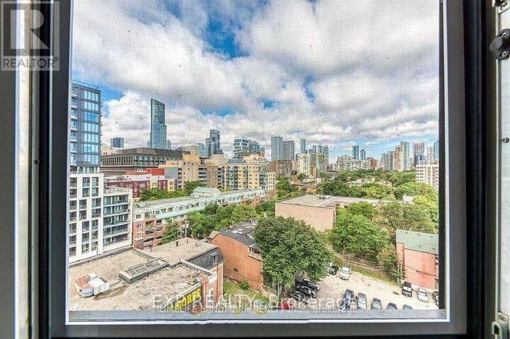 Property Photo:  219 Dundas Street East 1111  ON M5A 1Z7 