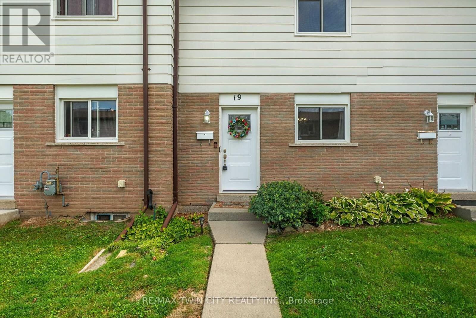 Property Photo:  379 Darling Street 19  ON N3S 7G4 
