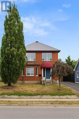 Property Photo:  220 Bloor Street West Main  ON L1J 1P8 