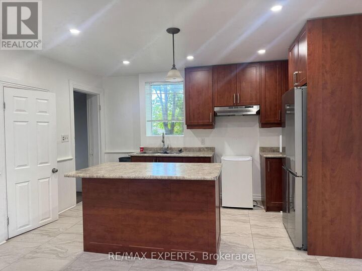 Property Photo:  418 Dominion Avenue  ON L4L 1P2 