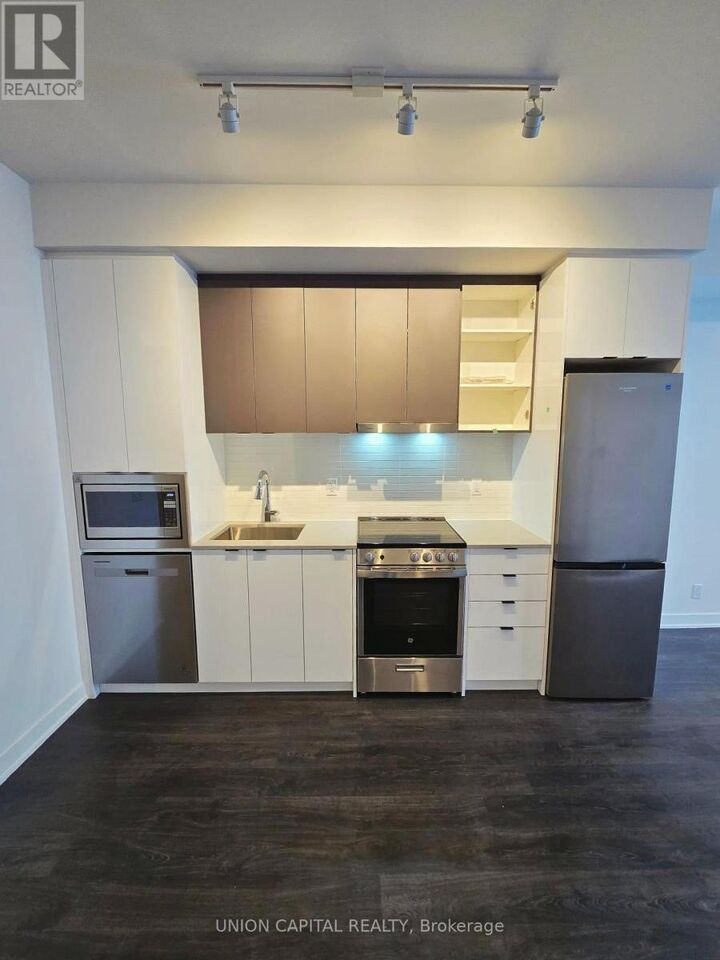 Property Photo:  30 Upper Mall Way 3301A  ON L4J 0L7 