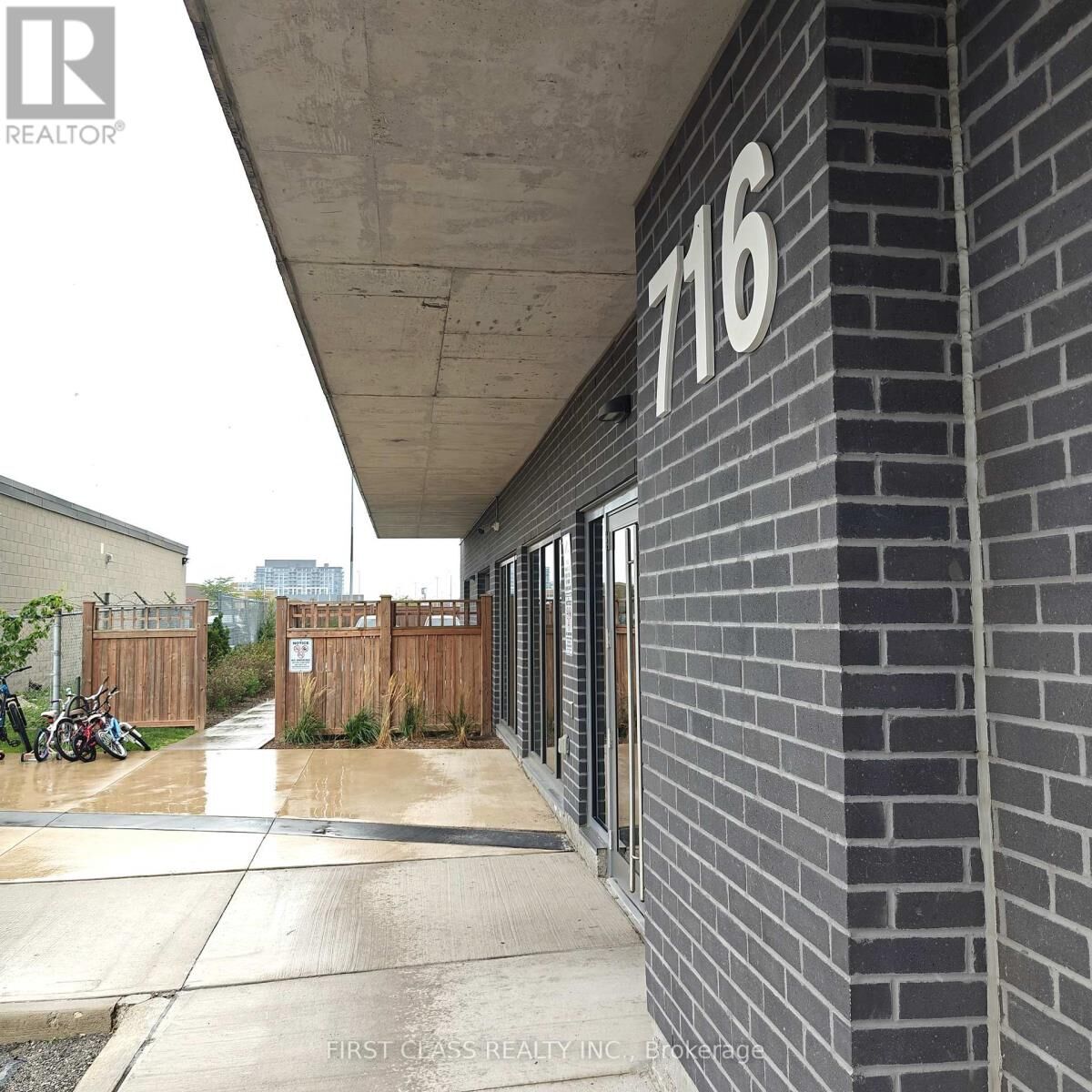 Property Photo:  716 Main Street East 808  ON L9T 0K9 