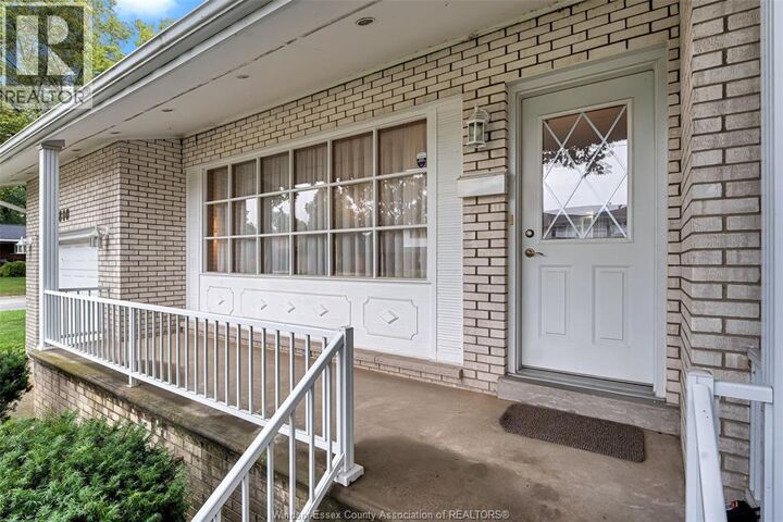 Property Photo:  5800 Cabot Avenue  ON N9H 1M1 