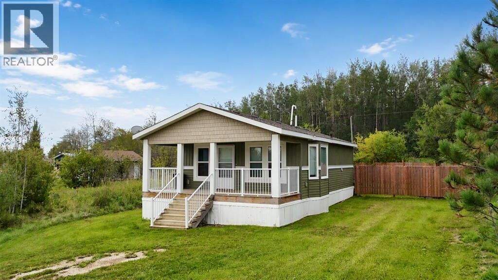Property Photo: 40 Peace River Avenue AB T0G 1J0