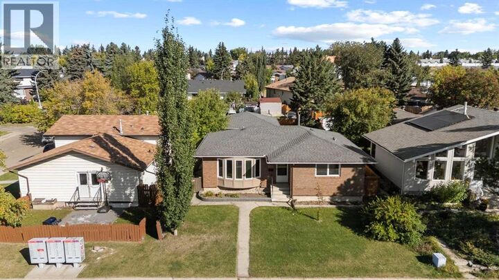 Property Photo:  6218 34A Avenue  AB T6L 1E4 