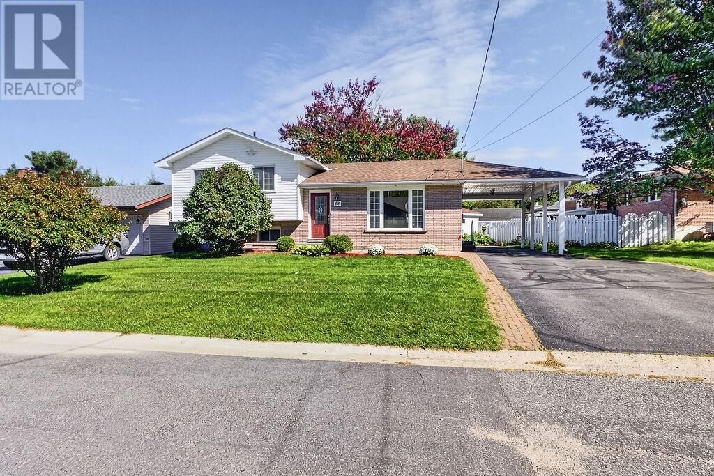 Property Photo:  58 Edgecliff Crescent  ON P3L 1H8 