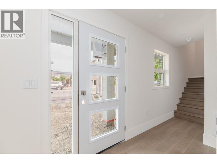Property Photo:  783 Winnipeg Street 101  BC V2A 5N2 