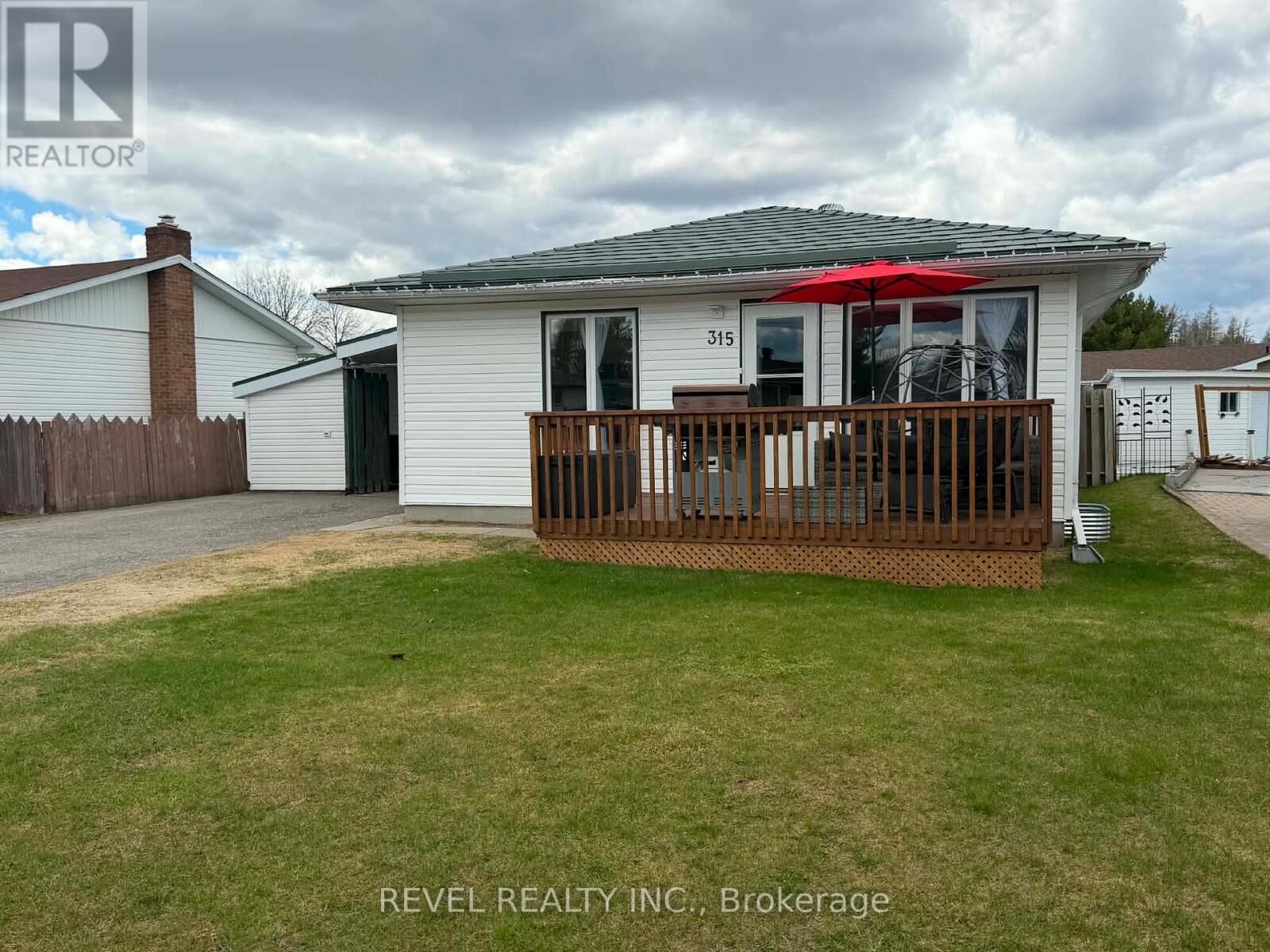 Property Photo:  315 Frontenac Crescent  ON P4N 7M2 