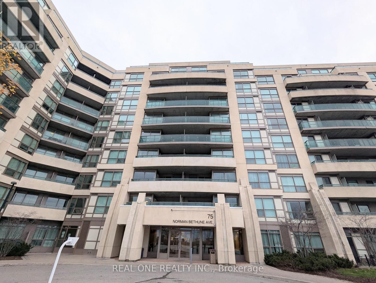 Property Photo: 75 Norman Bethune Avenue 621 ON L4B 0B6