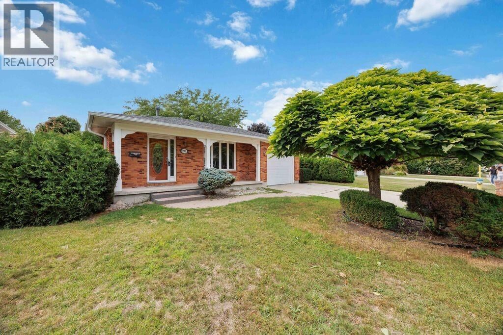 Property Photo:  273 Twin Lakes Drive  ON N7S 4Y4 