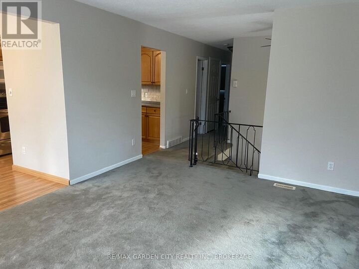 Property Photo:  9 Stonegate Drive Upper  ON L2P 3K9 