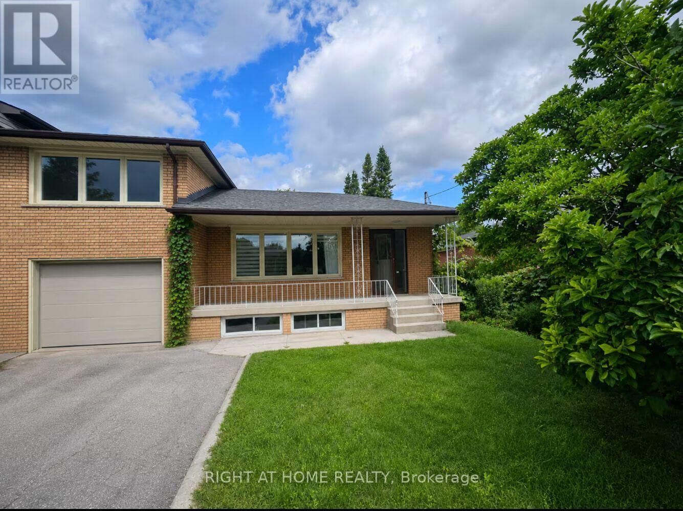 Property Photo:  26 Wedgewood Drive  ON M2M 2H3 