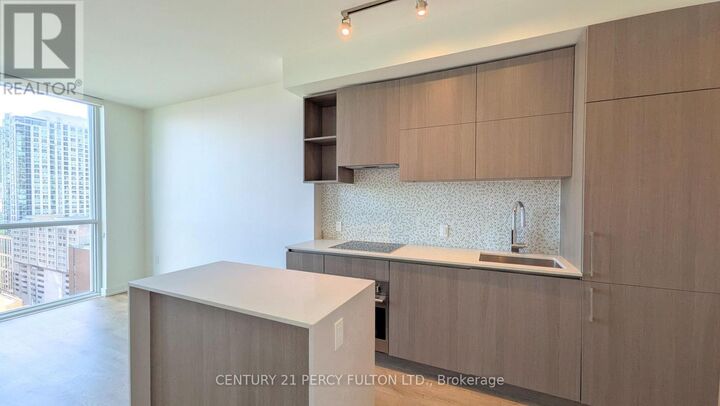 Property Photo: 1 Yorkville Avenue 1610 ON M4W 1L1