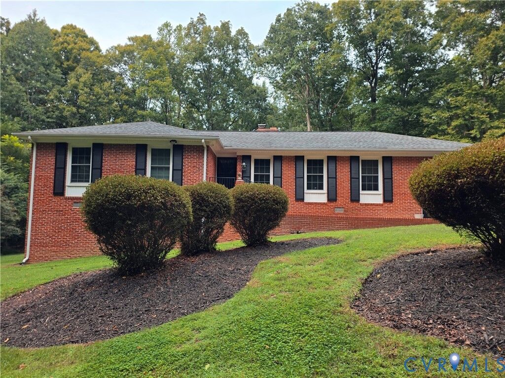 Property Photo: 202 Princess Lane VA 23188