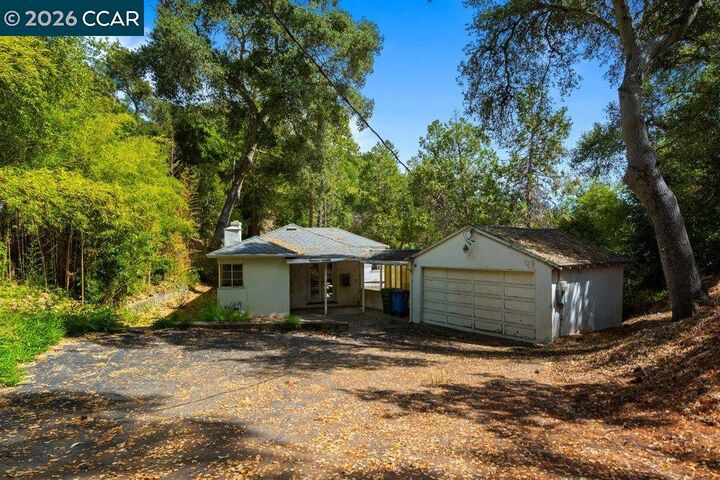 Property Photo: 34 La Campana Rd CA 94563