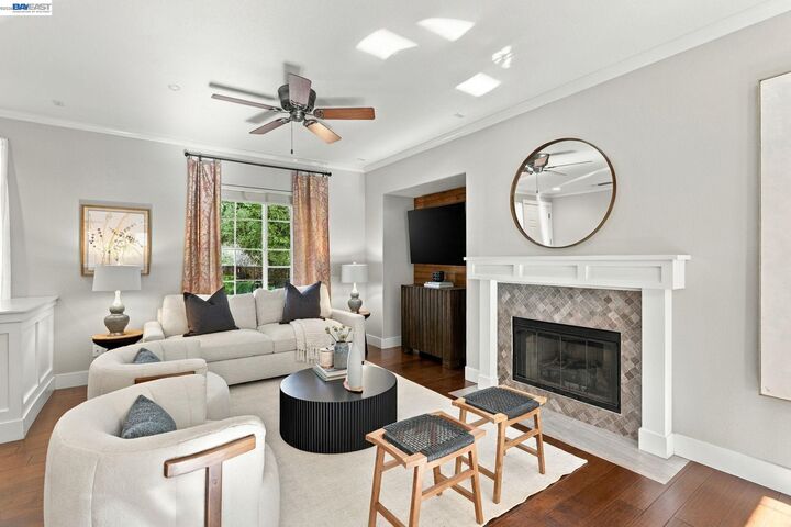 Property Photo: 5926 Linwood Common CA 94550