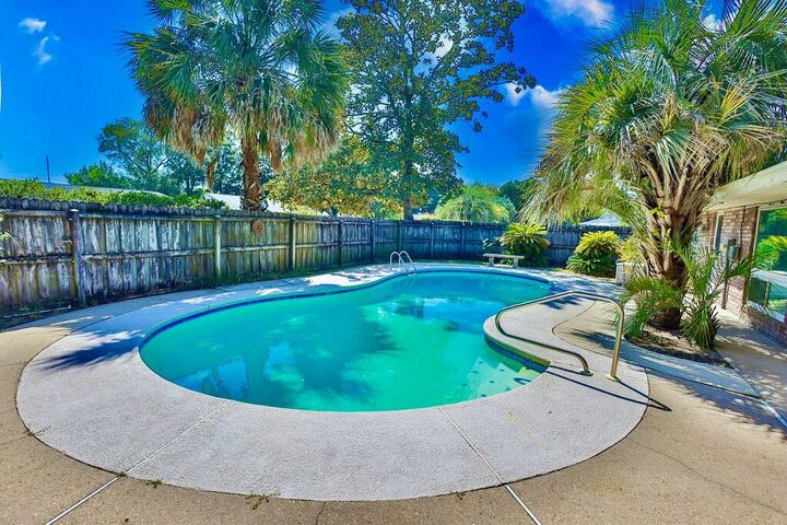 Property Photo:  510 Cheshire Avenue  FL 32547 