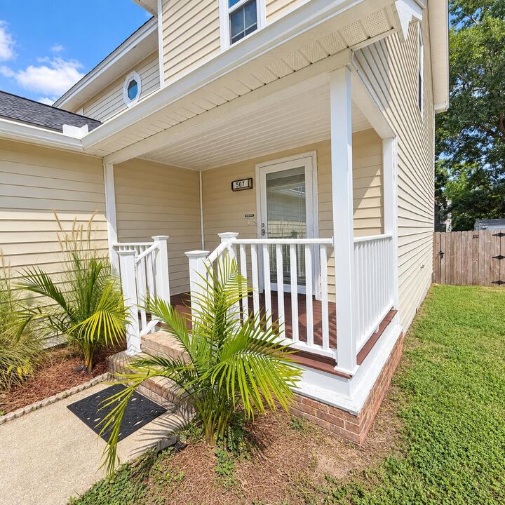 Property Photo:  507 Matthew Street  FL 32578 