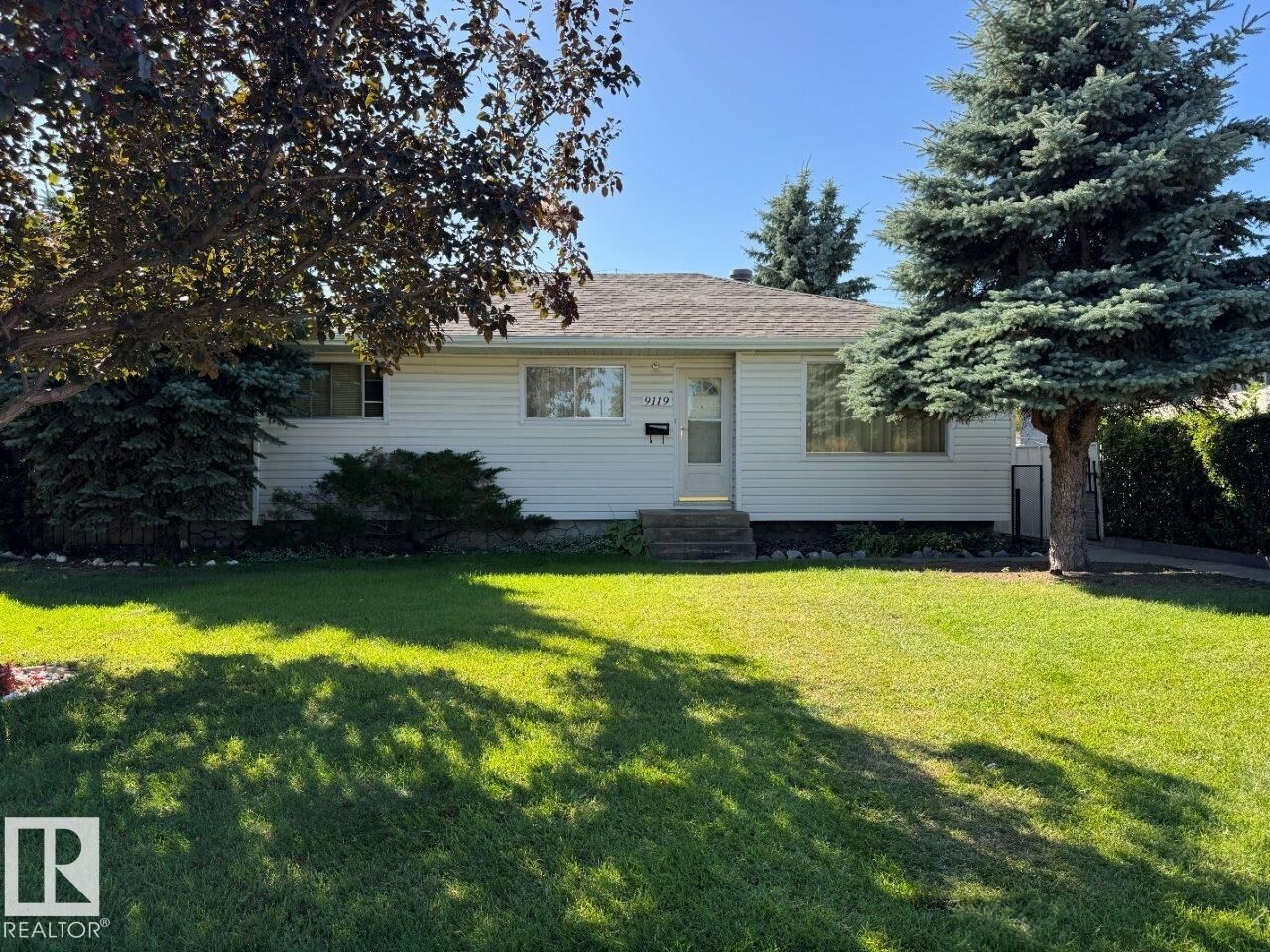 Property Photo:  9119 130 Avenue NW  AB T5E 0S1 