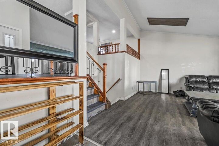 Property Photo:  329 Warwick Road NW  AB T5X 4R1 