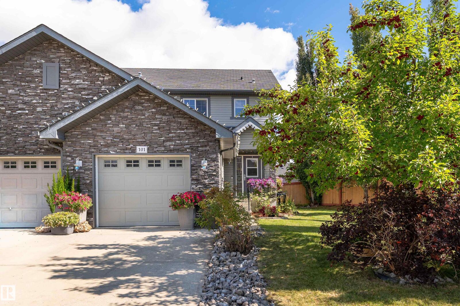 Property Photo:  101 Rue Monique  AB T4X 0A1 