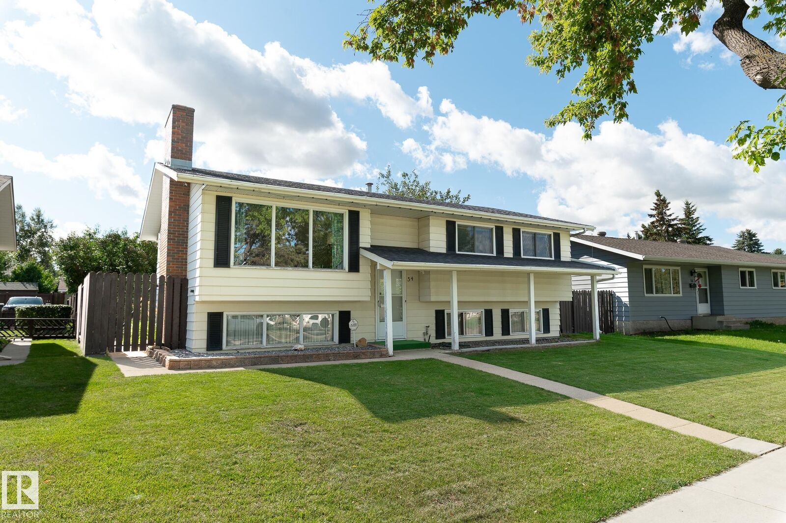 Property Photo: 54 Millgrove Drive AB T7X 2M4