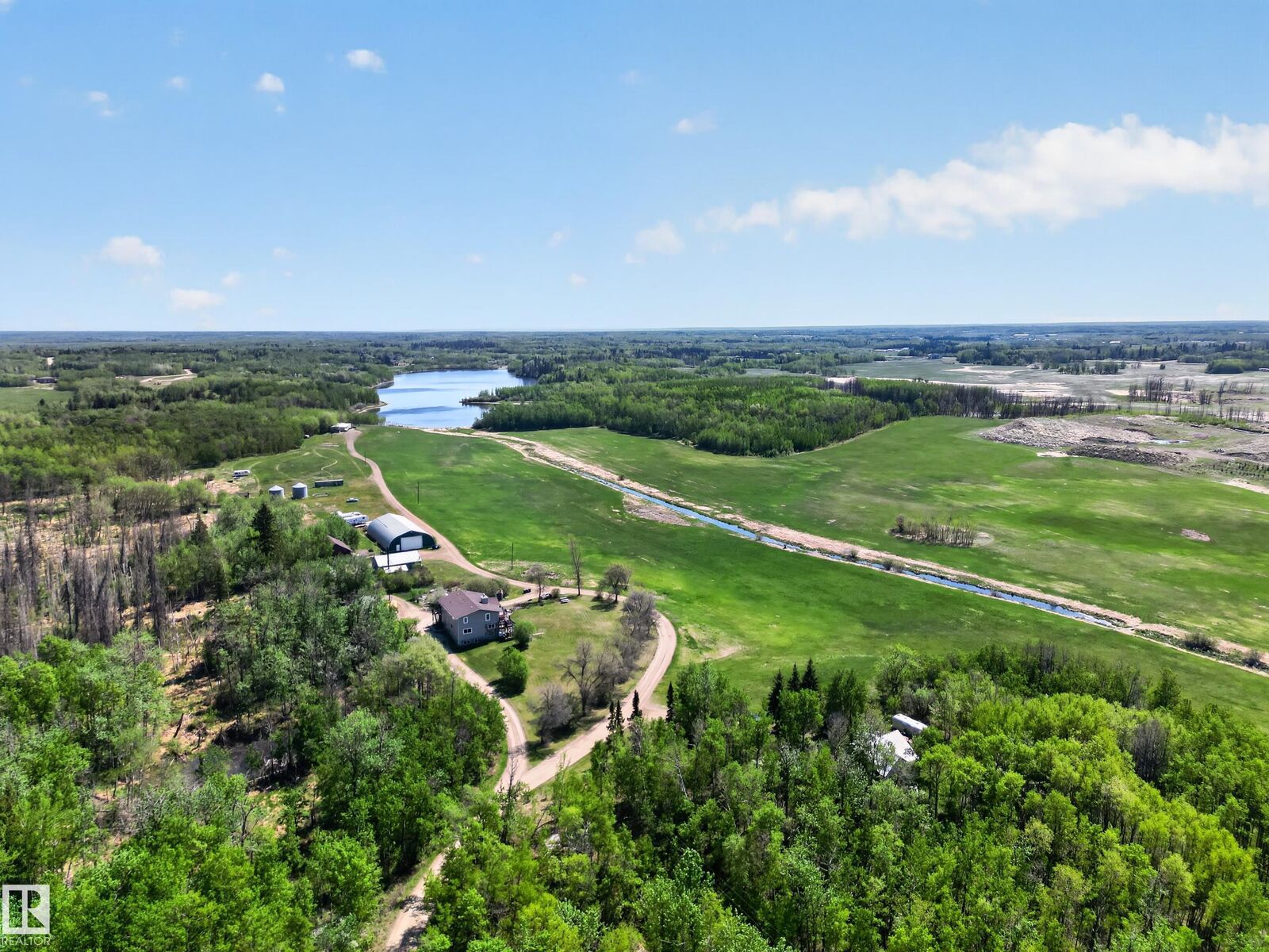 Property Photo: 52073 Hwy 21 AB T8B 1J4