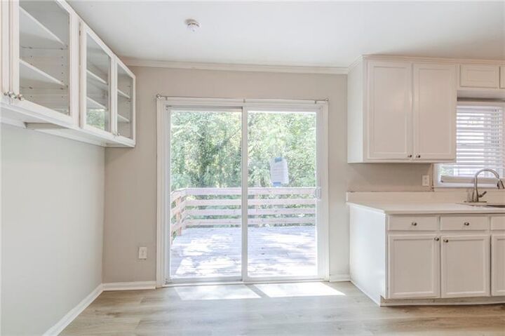 Property Photo: 927 Magna Carta Drive NW GA 30318