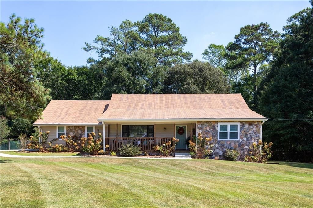 Property Photo:  110 Allenwood Road  GA 30214 