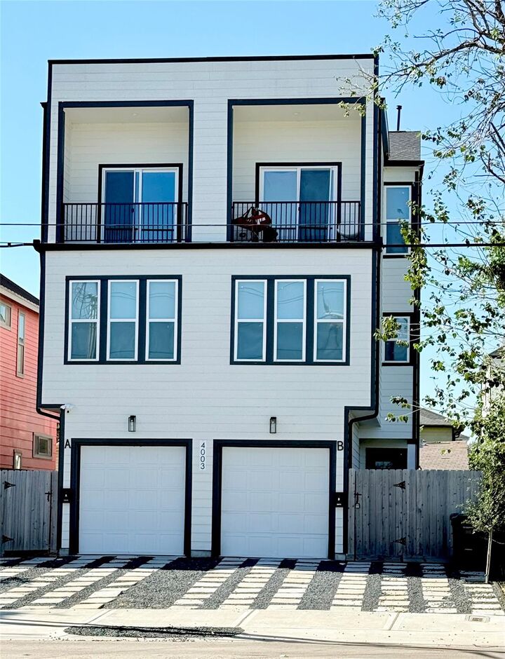 Property Photo:  4003 Yale St B  TX 77018 