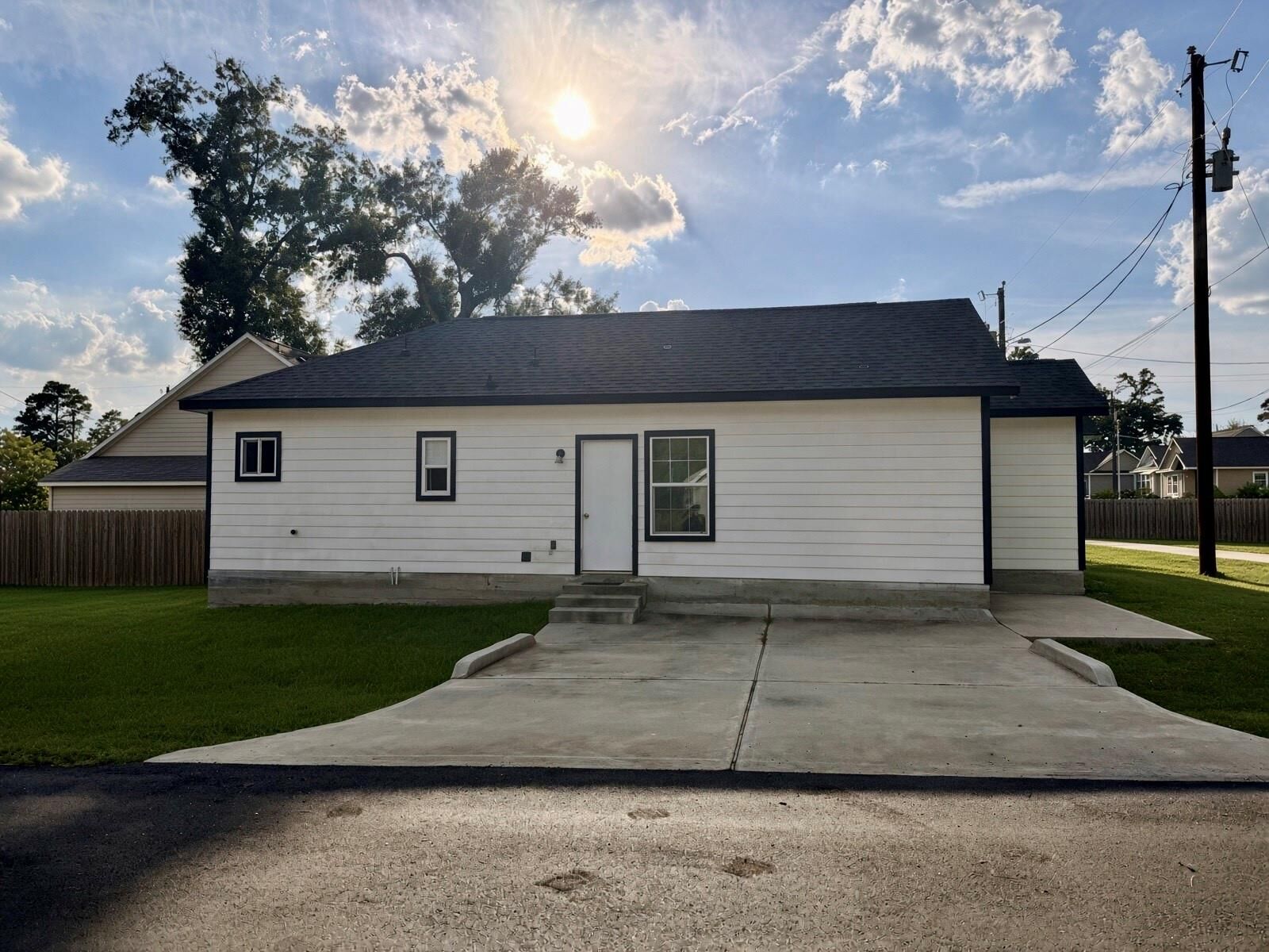 Property Photo:  16601 E Ivanhoe  TX 77316 