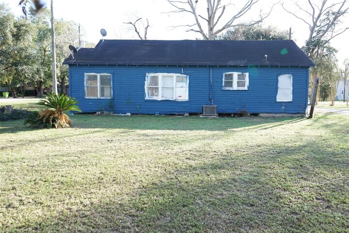 Property Photo: 1419 Leaman Avenue TX 77471