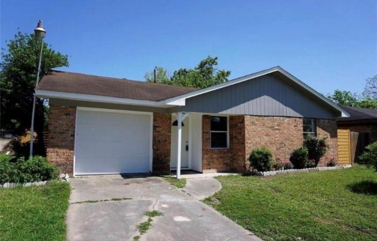Property Photo:  124 W Whitney  TX 77018 