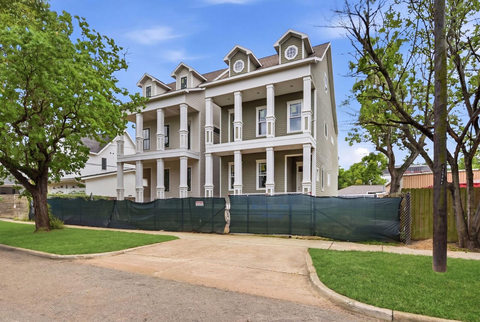Property Photo: 310 W 9th Street TX 77007