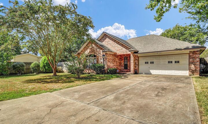 Property Photo:  310 Chestnut Street  TX 77566 