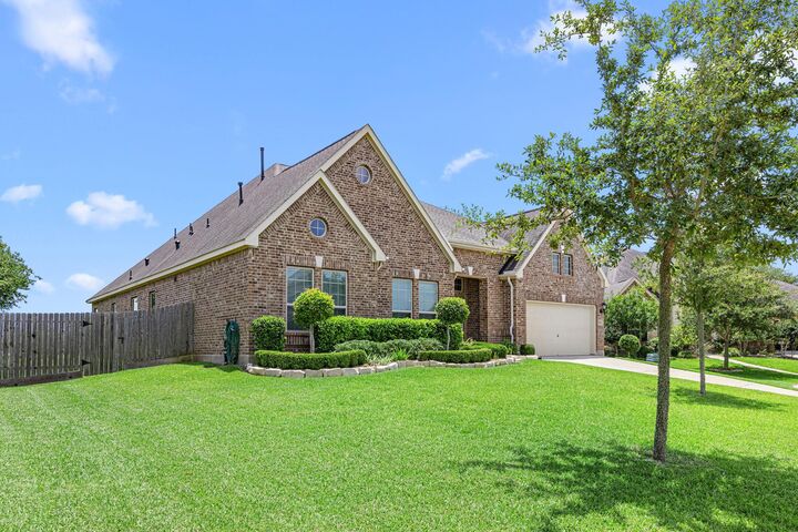 Property Photo: 90 Rivercove Lane TX 77406