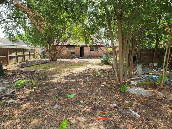 Property Photo:  907 Avenue M  TX 77587 