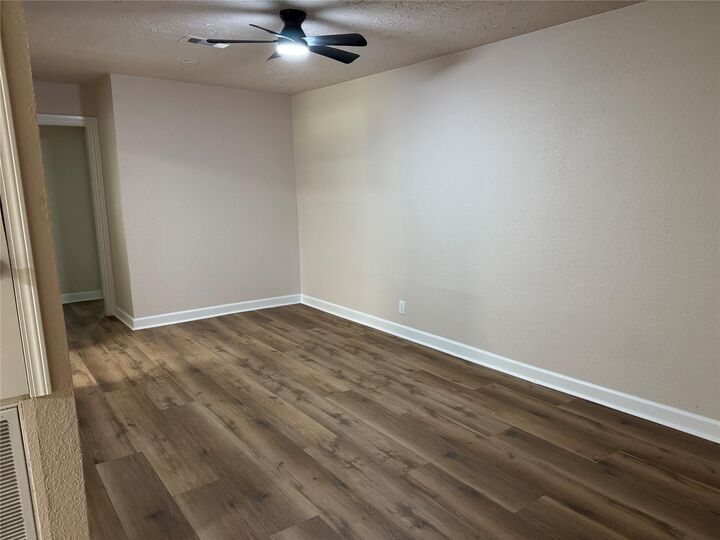 Property Photo:  619 Avenue B  TX 77568 