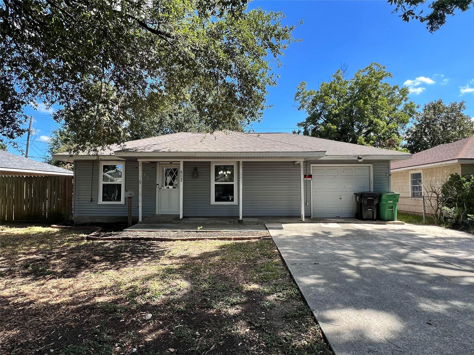Property Photo: 607 Ogilvie Street TX 77017