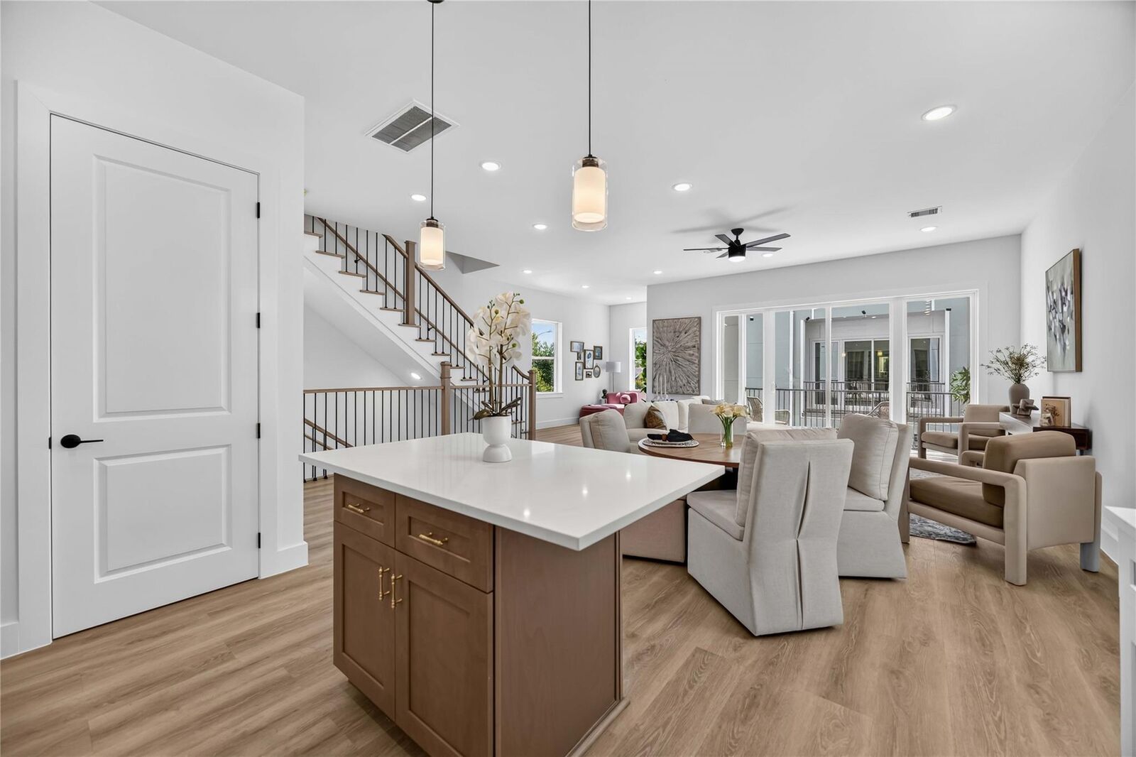 Property Photo: 318 Walthall D TX 77022