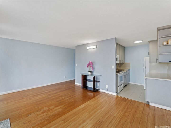 Property Photo:  2092 Kuhio Avenue 1105  HI 96815 