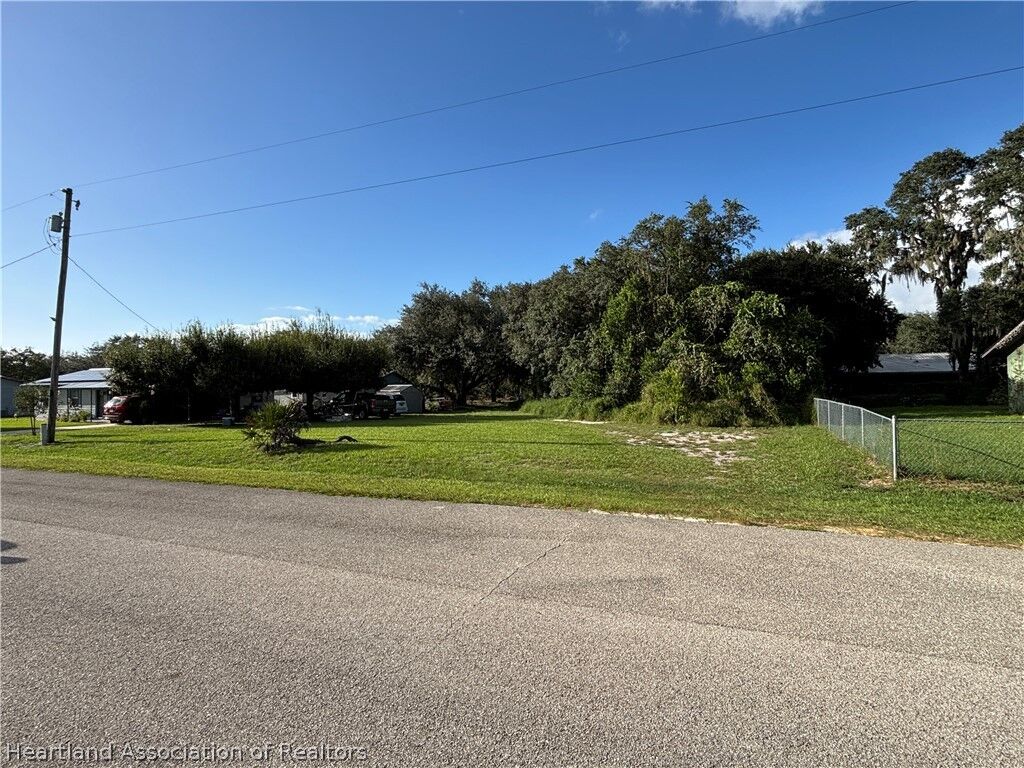 Property Photo:  2808 W Newton Road  FL 33825 
