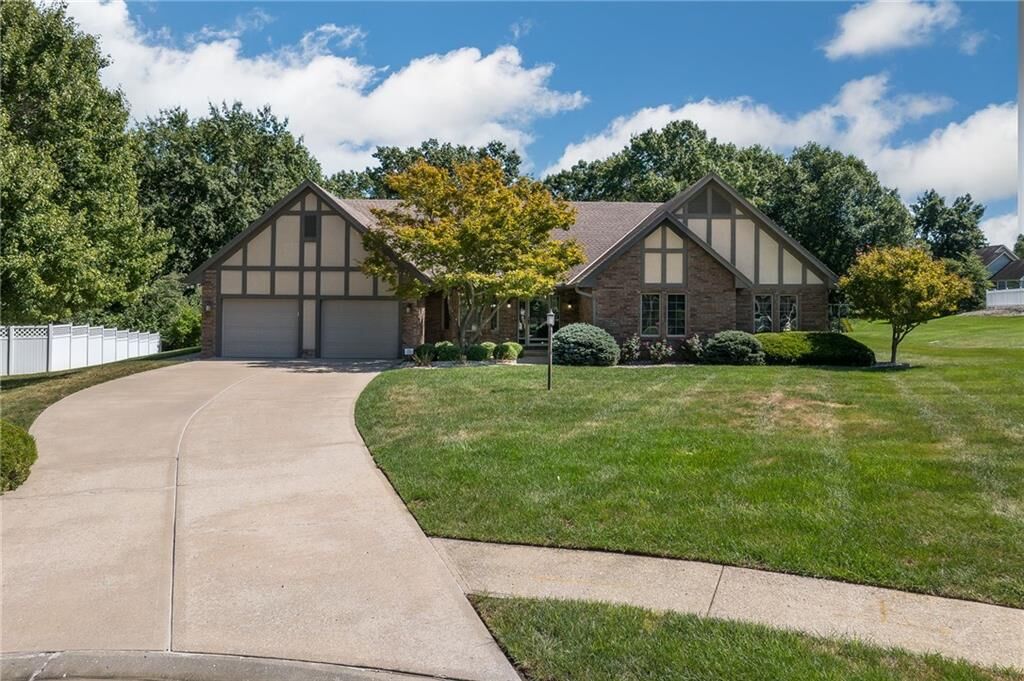 Property Photo: 2309 Buckingham Street MO 64506