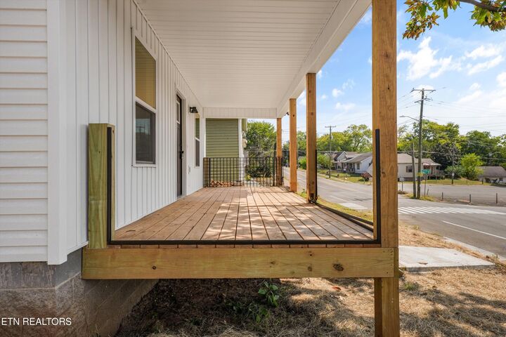 Property Photo: 1505 Beaumont Ave TN 37921